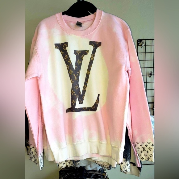 Pullover l V W/ logo designs on the sleeves & Front of Sweatshirt ❌❌PRICE FIRM❌ - Picture 3 of 16